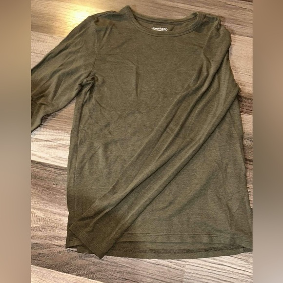 Jones & Co Tops - 🦋Long Sleeve Tee, Size S🦋